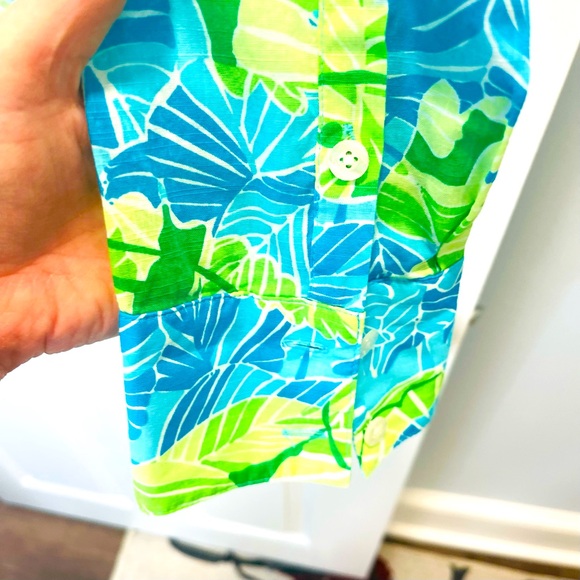Lilly Pulitzer NWOT Blue and Green Leaf Print Top Feminine Fit Hidden 🐊 Gators - Picture 6 of 7